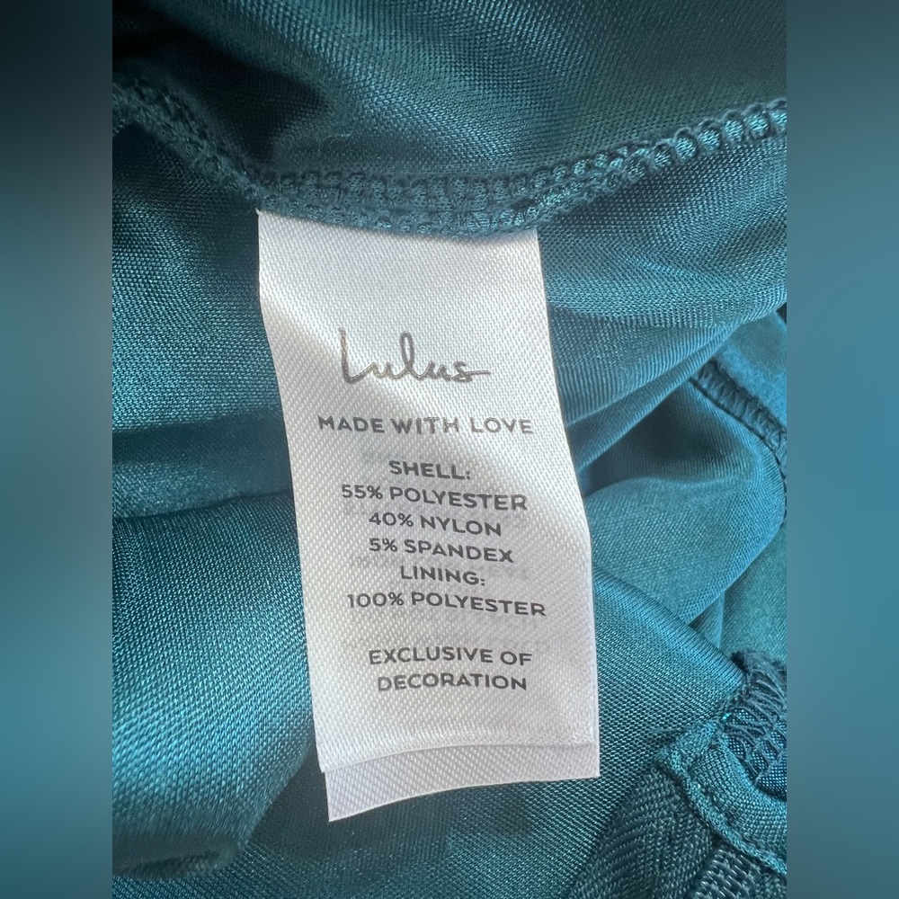 Elegant Teal Dress with Pearl Detailing - Picture 12 of 13